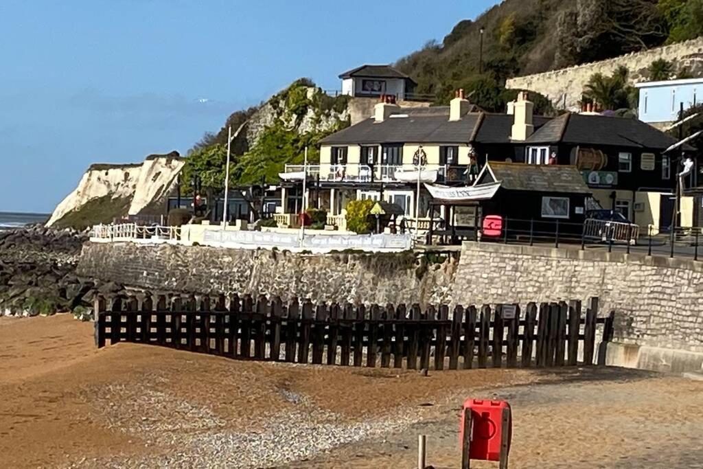 Clarendon View, Historic Apartment With Sea Views Ventnor Exterior photo